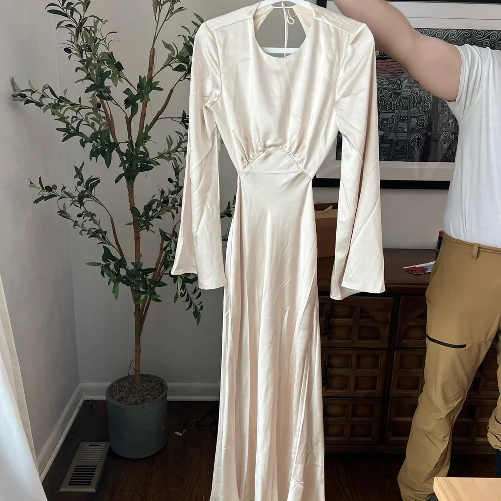 Selfie Leslie Elegant White Backless Dress - Picture 4 of 7